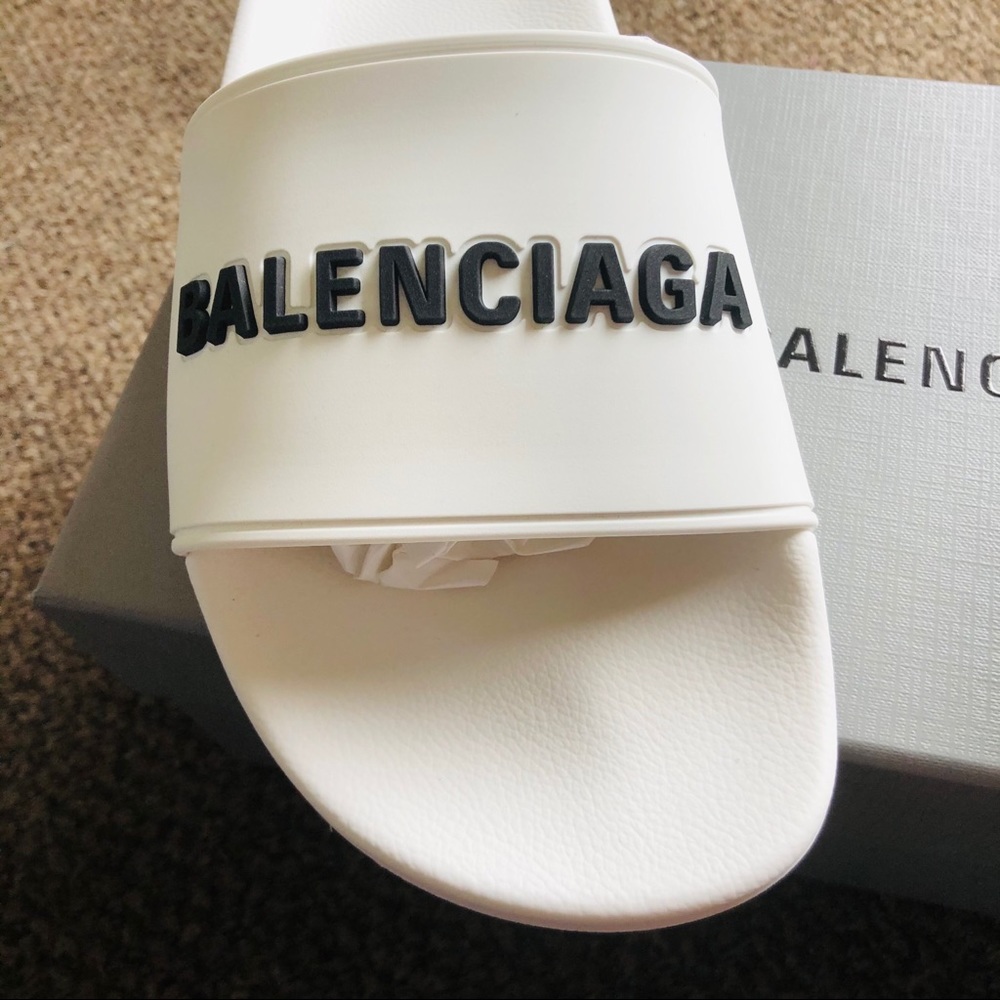 💥 SOLD ON DEPOP💥 Balenciaga Pool Slides NWT! - Picture 3 of 10